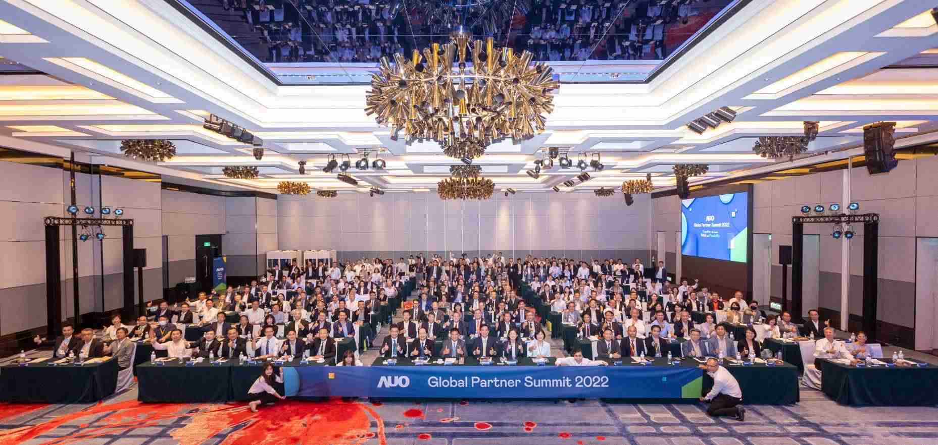 友達推動「安心、、、、創新、、、、用心、、同心、、盡心」五星職旅，，，為菲籍員工打造全方位照護，，，，首度贏得「人權實踐與發展領袖獎」殊榮