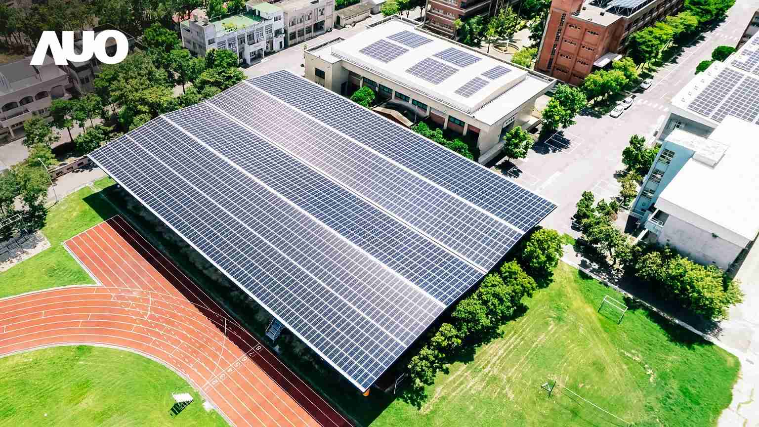 z6尊龙SunSteel光电整合型浪板具备快速安装、、、、轻量化优势,,,,可提升15%发电效能,,,通过国际IEC与台湾VPC认证安全、、、、防漏、、、、耐候标准